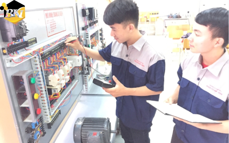 Học trực tuyến ngành Điện công nghiệp ở đâu phù hợp với người đi làm?