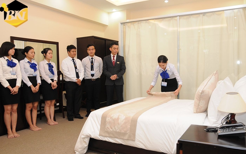 Học từ xa Cao đẳng Quản trị khách sạn mấy năm?