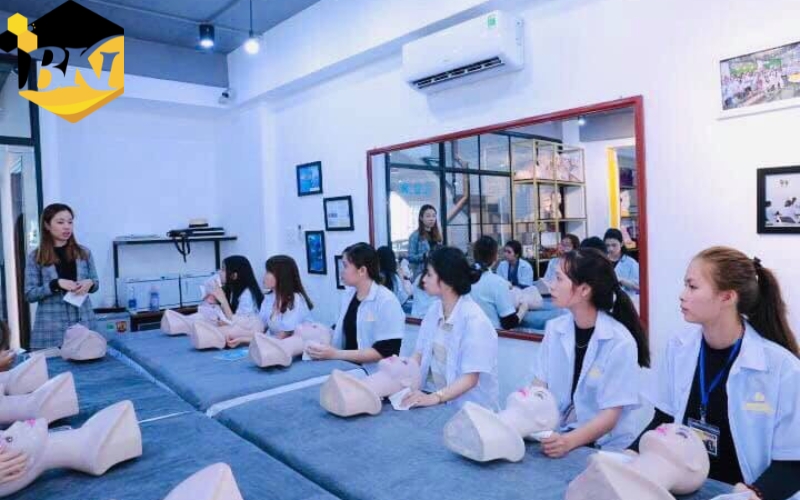 Nên học Trung cấp Chăm sóc sắc đẹp online ở đâu cho uy tín?