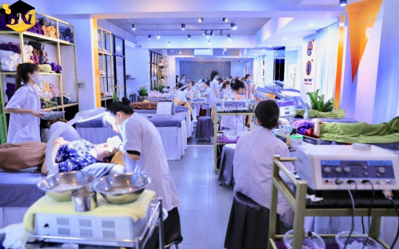 Tại sao học trực tuyến ngành Chăm sóc sắc đẹp đang được nhiều người chọn?