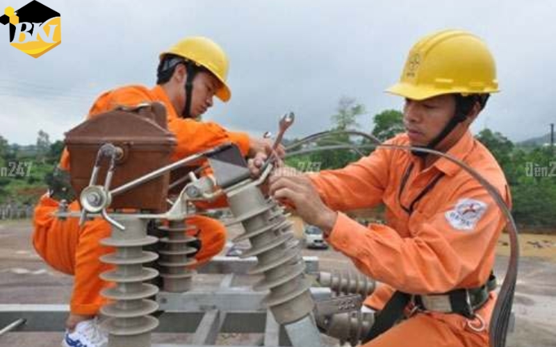 Tại sao nhiều người chọn học trực tuyến ngành Điện công nghiệp?