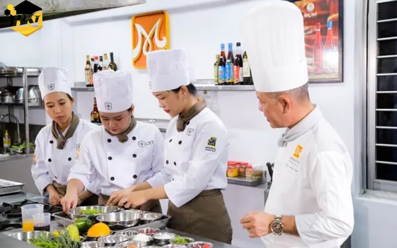 Học online ngành Kỹ thuật chế biến món ăn - Nhận bằng chính quy 22 Học online ngành Kỹ thuật chế biến món ăn ra trường mức lương bao nhiêu?