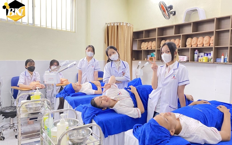 Những yếu tố ảnh hưởng đến mức lương ngành Chăm sóc sắc đẹp
