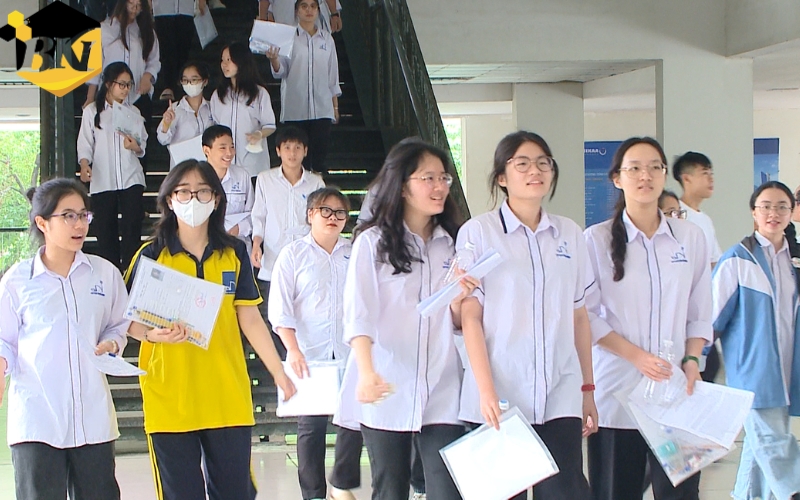 Trung cấp học cuối tuần dành cho người đi làm 6 Học phí và chương trình thực hành của Trung cấp học cuối tuần như thế nào?