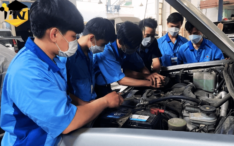 Tại sao nên chọn học ngành Công nghệ ô tô vào cuối tuần tại BKI?