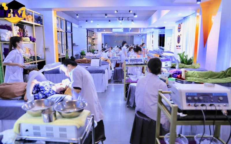 Học ngành Chăm sóc sắc đẹp vào cuối tuần - Nhận bằng chính quy 22 Thời gian học ngành Chăm sóc sắc đẹp vào cuối tuần bao lâu?