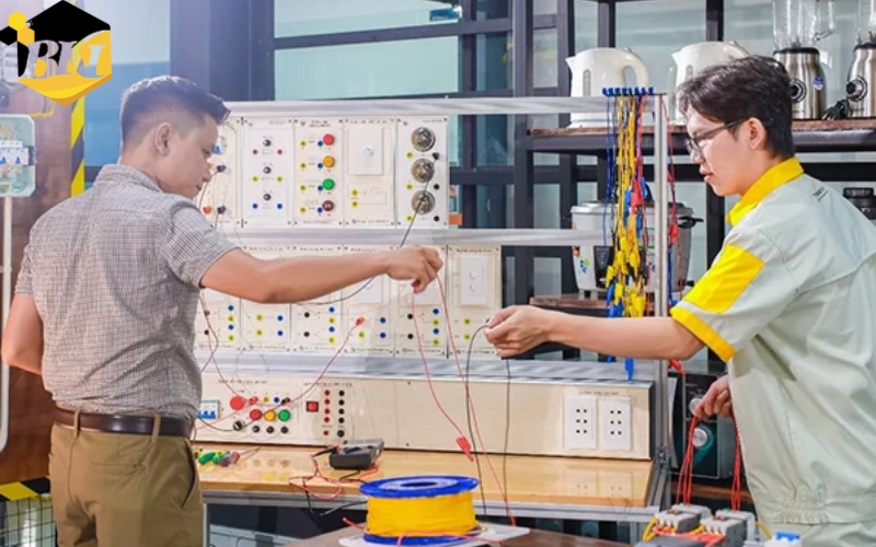 Thời gian học ngành Điện công nghiệp vào cuối tuần trong bao lâu?