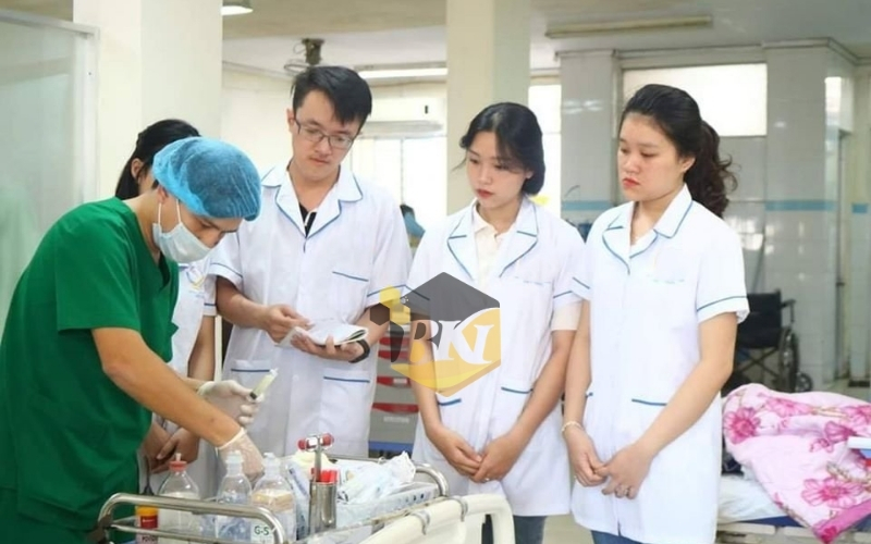 Ai phù hợp với chương trình Trung cấp Y sĩ đa khoa hệ Từ xa?