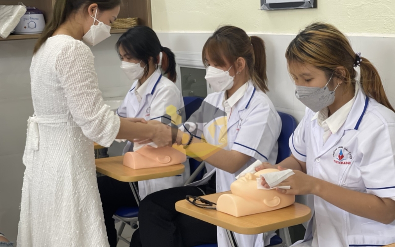 Đăng ký học Chăm sóc sắc đẹp hệ Từ xa - Linh hoạt thời gian 23 Chi phí học Chăm sóc sắc đẹp hệ Từ xa khoảng bao nhiêu?