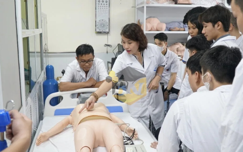 Đăng ký học Điều dưỡng hệ Từ xa - Nhận bằng chính quy 23 Học Điều dưỡng hệ Từ xa có cần thực hành không?