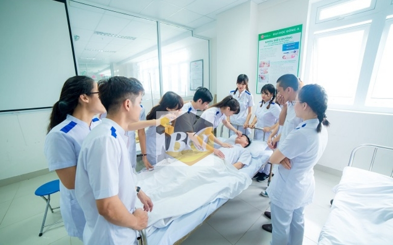 Học xong Trung cấp Điều dưỡng có thể làm những công việc nào?