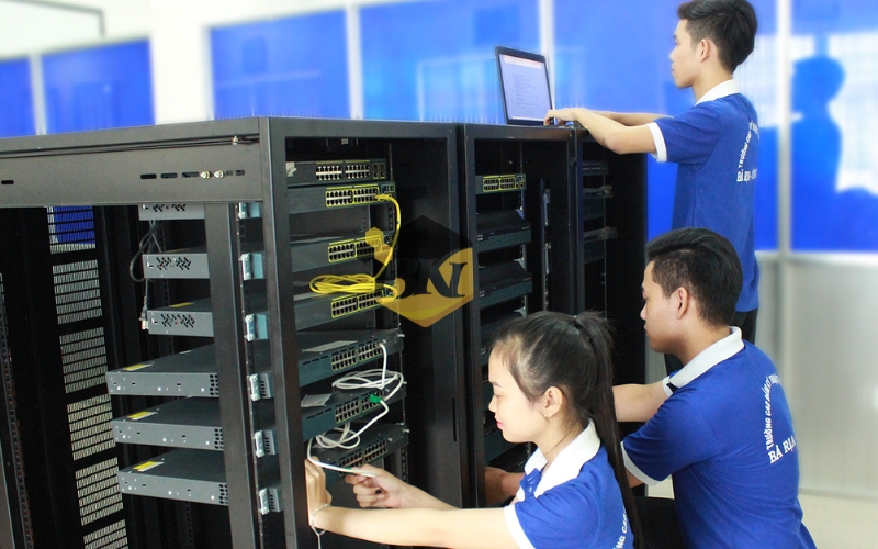 Sau khi tốt nghiệp ngành Quản trị mạng máy tính hệ từ xa ra trường làm gì?