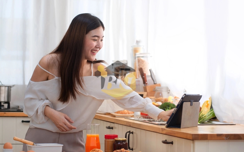 Ai phù hợp với chương trình Trung cấp Nấu ăn học online?