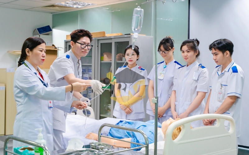 Mức lương sau khi học Trung cấp Điều dưỡng trực tuyến có cao không? 13 Thu nhập sau khi học Trung cấp Điều dưỡng trực tuyến?
