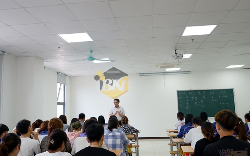 Thời gian học Trung cấp Tiếng trung Vừa học Vừa làm mấy năm? 14 Ai phù hợp với khóa học Trung cấp Tiếng Trung vừa học vừa làm?